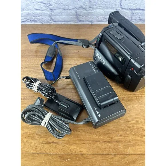 Handycam Video 8 CCD-TR91 Video Camera Recorder LOT for Parts  Photo & Video